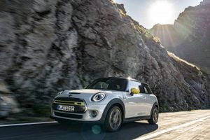 P90366511_highRes_mini-cooper-se-at-th