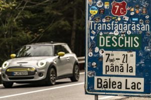 P90366523_highRes_mini-cooper-se-at-th