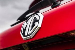 a4c2e683-2020-mg-hs-uk-spec-24