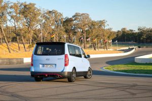 a6fb67f9-hyundai-imax-n-drift-bus-3