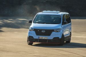 ac3d4a1a-hyundai-imax-n-drift-bus-10