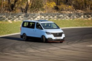 ca32049a-hyundai-imax-n-drift-bus-7