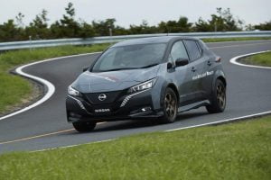 f44e09f9-nissan-leaf-test-car-twin-motor-1