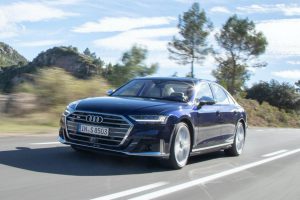 2020-Audi-S8-50