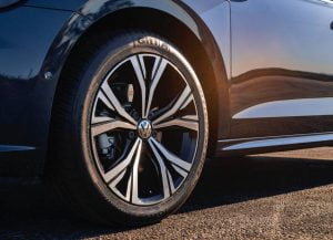 2020-VW-Passat-US-spec-11