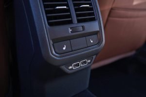 2020-VW-Passat-US-spec-18