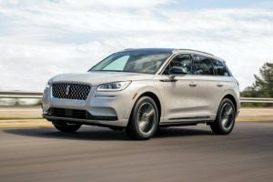 All-new-Lincoln-Corsair-Grand-Touring-PHEV-in-Ceramic-Pearl-10