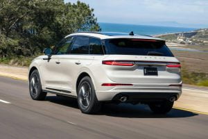 All-new-Lincoln-Corsair-Grand-Touring-PHEV-in-Ceramic-Pearl-11