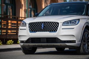 All-new-Lincoln-Corsair-Grand-Touring-PHEV-in-Ceramic-Pearl-6