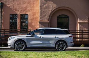 All-new-Lincoln-Corsair-Grand-Touring-PHEV-in-Ceramic-Pearl-8