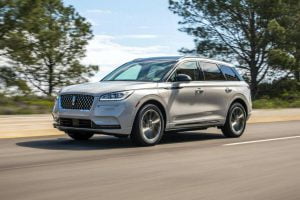 All-new-Lincoln-Corsair-Grand-Touring-PHEV-in-Ceramic-Pearl-9
