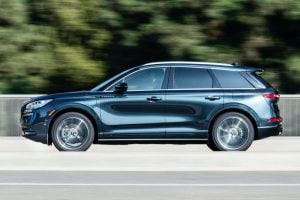 All-new-Lincoln-Corsair-Grand-Touring-PHEV-in-Flight-Blue-16
