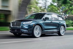 All-new-Lincoln-Corsair-Grand-Touring-PHEV-in-Flight-Blue-17