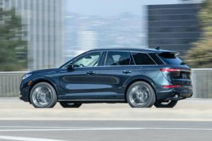 All-new-Lincoln-Corsair-Grand-Touring-PHEV-in-Flight-Blue-19