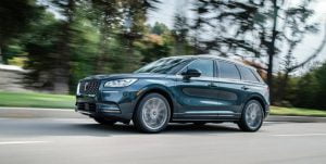 All-new-Lincoln-Corsair-Grand-Touring-PHEV-in-Flight-Blue-28