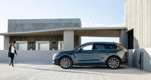 All-new-Lincoln-Corsair-Grand-Touring-PHEV-in-Flight-Blue-3
