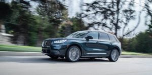 All-new-Lincoln-Corsair-Grand-Touring-PHEV-in-Flight-Blue-30