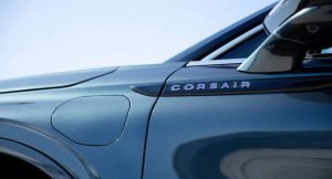 All-new-Lincoln-Corsair-Grand-Touring-PHEV-in-Flight-Blue-8