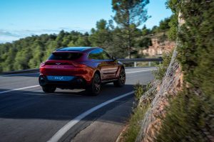 Aston-Martin-DBX_02