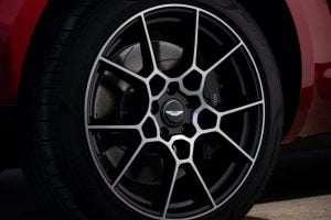 Aston-Martin-DBX_10