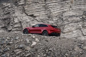 Aston-Martin-DBX_18
