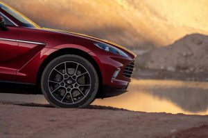 Aston-Martin-DBX_25