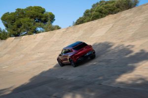 Aston-Martin-DBX_26