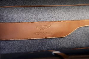 Aston-Martin-DBX_38_Pet-Pack_02