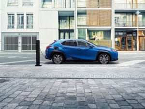 LEXUS-UX300E-2