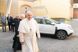 dacia-duster-for-pope-francis-2