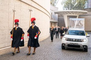 dacia-duster-for-pope-francis-3
