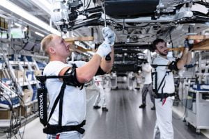 Audi-Exoskeleton-01