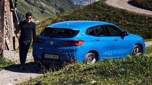 2020-BMW-X2-xDrive25e-2