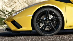 2020-Lamborghini-Huracan-EVO-RWD-7-CarScoops