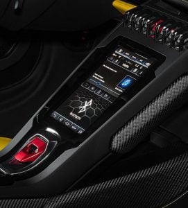 2020-Lamborghini-Huracan-EVO-RWD-8-CarScoops