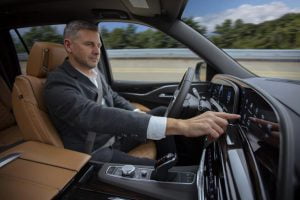 2021-Cadillac-Escalade-007