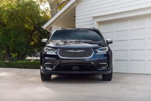 2021-Chrysler-Pacifica-11