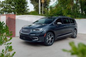 2021-Chrysler-Pacifica-12