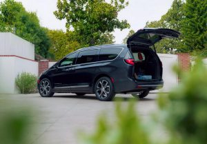 2021-Chrysler-Pacifica-16