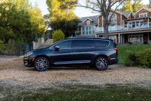 2021-Chrysler-Pacifica-4