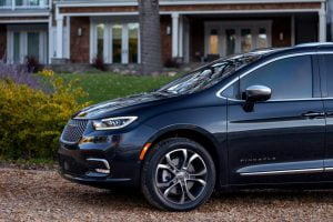2021-Chrysler-Pacifica-7