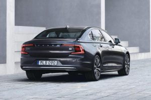 2021-Volvo-S90-hybrid-in-Platinum-Grey-1