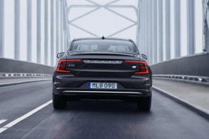 2021-Volvo-S90-hybrid-in-Platinum-Grey-2