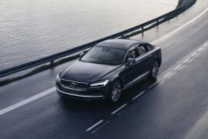 2021-Volvo-S90-hybrid-in-Platinum-Grey-5