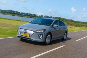 7f8650cc-2020-hyundai-ioniq-electric-9