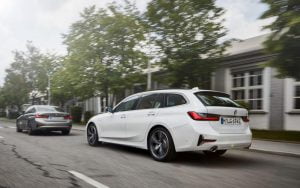 BMW-330e-1
