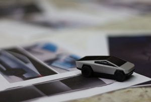 HotWheels-Tesla-Cybertruck-2
