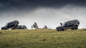 Land-Rover-Defender-stunts-No-Time-To-Die-4