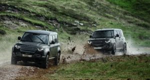 Land-Rover-Defender-stunts-No-Time-To-Die-7
