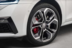 2020-skoda-octavia-rs-unveiled-3